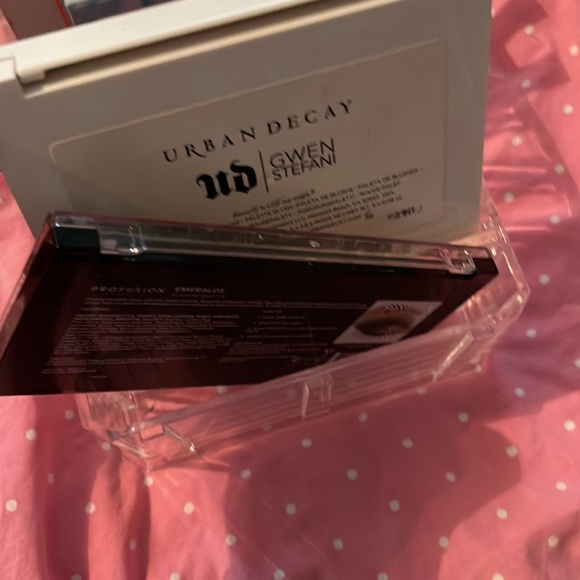 acrylic organizer for smaller eyeshadow palettes - Picture 4 of 4